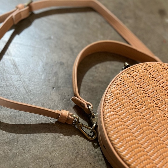 WOVEN CIRCULAR HANDBAG | GREAT CONDITION - Picture 8 of 8